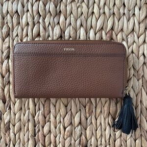 Fossil Tara ZipperedBrown Leather Wallet with Black Tassel